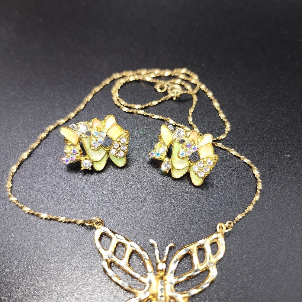 Gold Butterfly Jewelry‎ Set